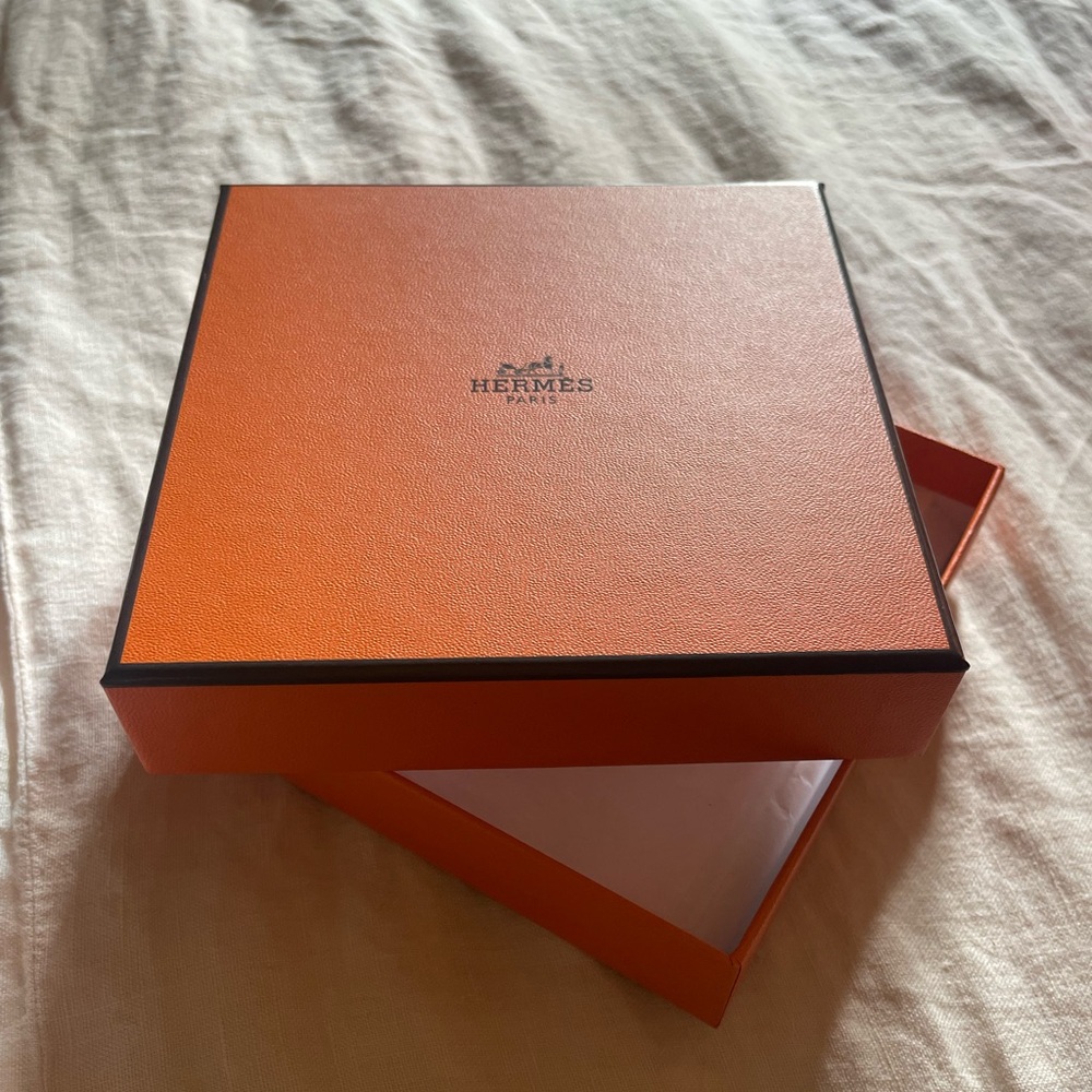 Hermès Paris Authentic Jewelry Orange Square Empty Gift Box 5.25 x 5.25 x 1.25